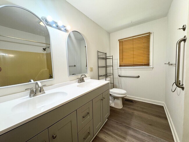 Building Photo - 102 Hunters Trail W