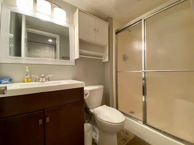 Building Photo - 9578 S Lake Ridge Dr