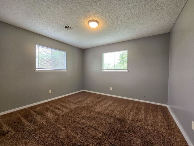 Building Photo - Beautifully remodeled 2-bedroom home in a ...
