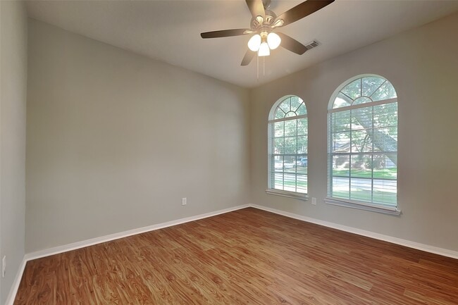 Building Photo - 1210 Colonial Heights Dr