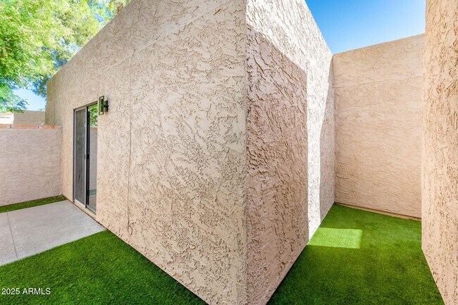 Building Photo - 6430 N 77th Way