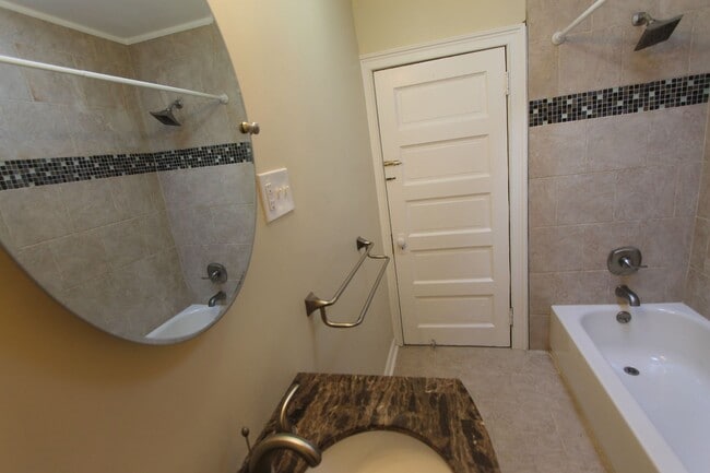 Building Photo - 124 W Pomona St