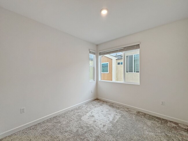 Building Photo - Spacious 3-Bedroom, 3-Bathroom Townhome in...