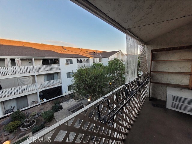 Building Photo - 3565 Linden Ave