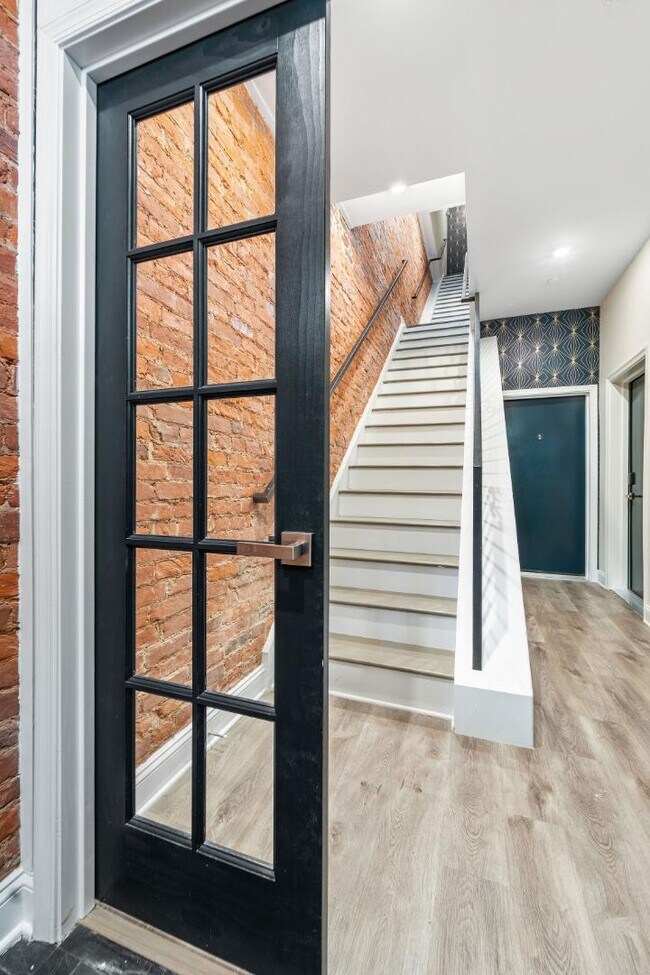 Building Photo - 2341 N College Ave