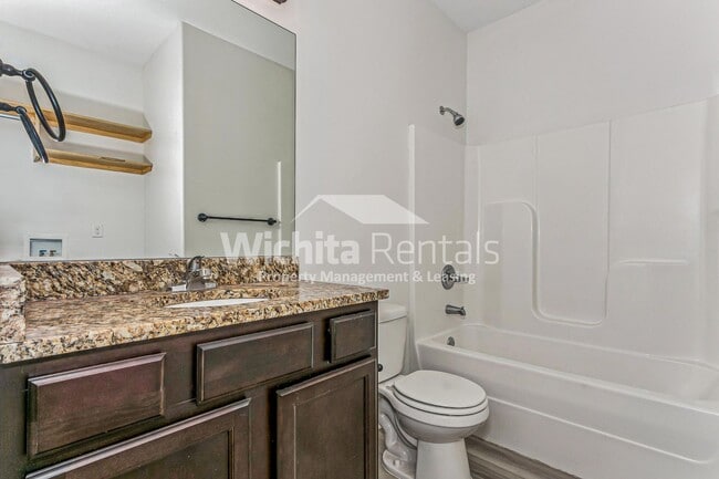 Building Photo - 920-922 Onewood Place