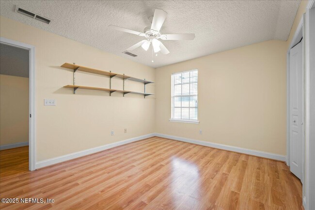 Building Photo - 1028 Meadow View Ln