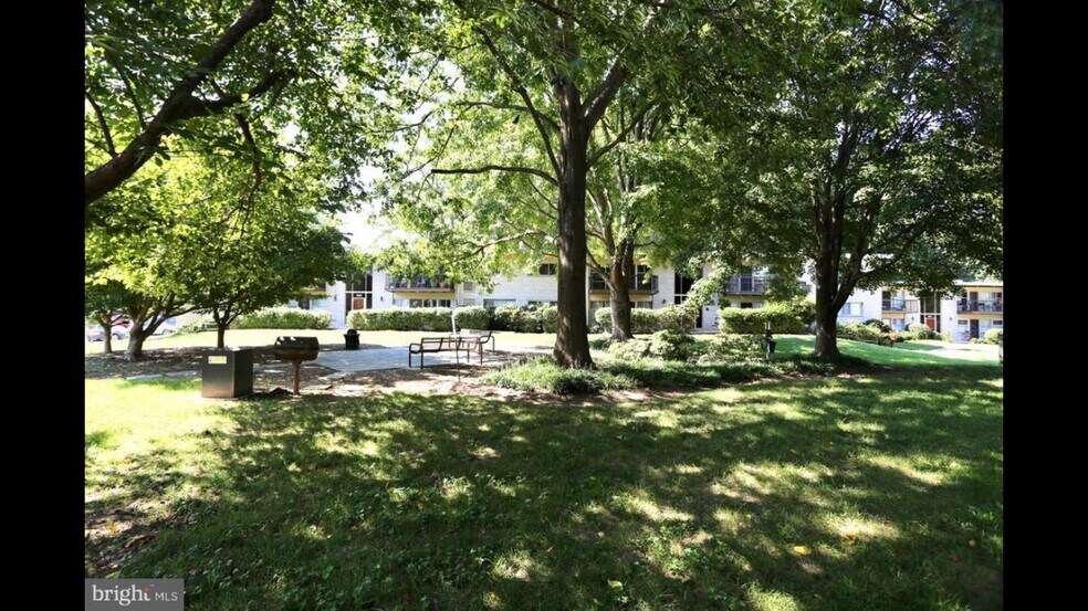 Grill area - 4949 Americana Dr