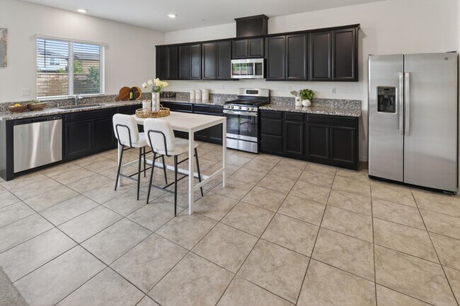 Building Photo - Gorgeous West Roseville Solar Home