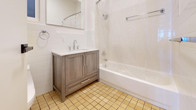 Building Photo - Gorgeous Remodeled 3BD/2BA with Parking & City Views in Nob Hill