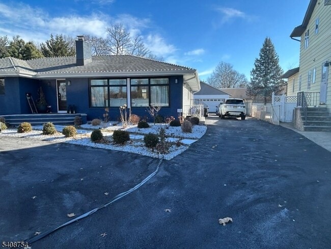 Building Photo - 126 Riverside Ave