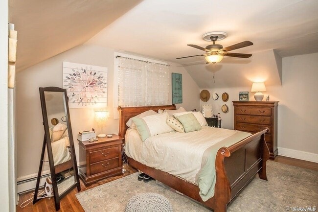 Building Photo - 2 Elm Pl