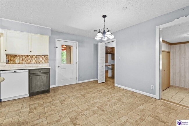 Building Photo - 401 Embry Villa Dr