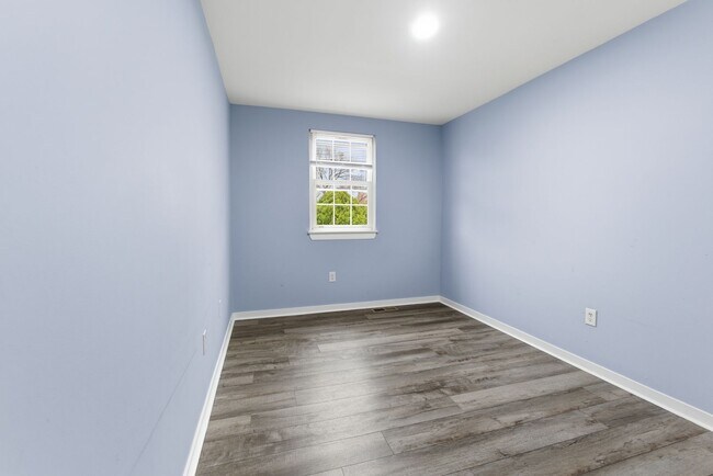 Building Photo - Lovely 3 BR/1.5 BA Townhome in Glen Burnie!
