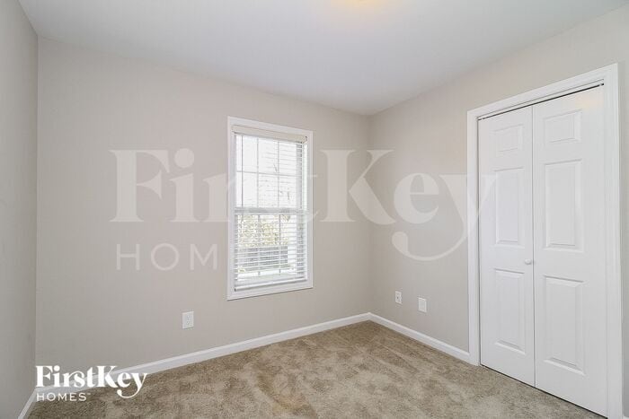 Building Photo - 950 Buckhorn Ct