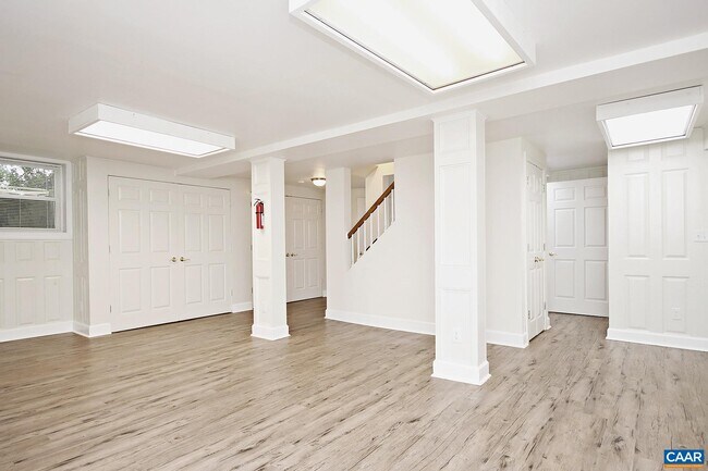 Building Photo - 2323 Fontaine Ave Ext