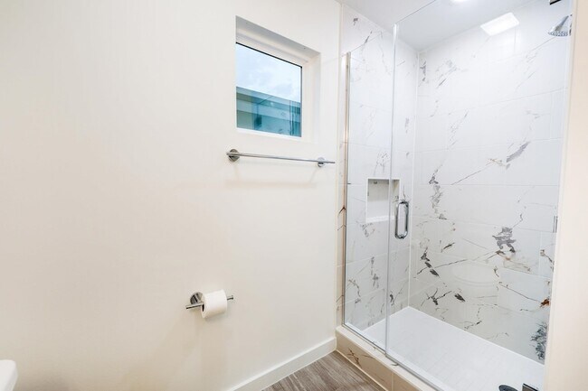 Building Photo - 425 Deer Path Lp