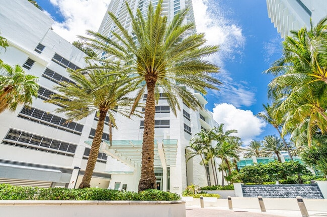 Building Photo - 4441 Collins Ave