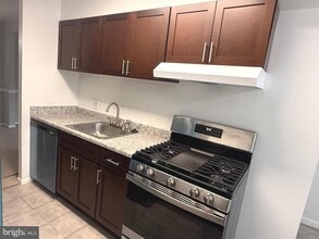 Building Photo - 3300 Woodburn Village Dr