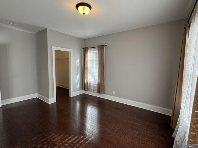 Building Photo - 5 Brown Tulip Dr