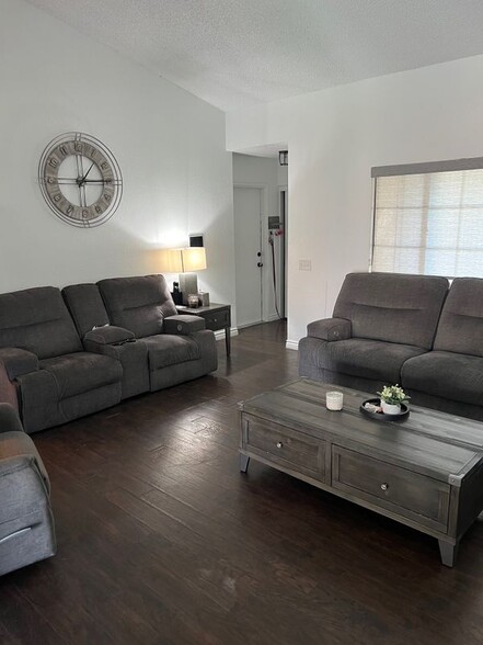Building Photo - 37737 Medea Ct