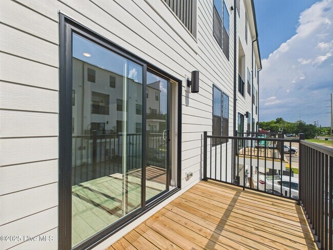 Building Photo - 1251 Shaw View Aly