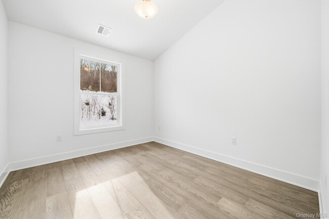 Building Photo - 4034 Chestnut Rdg Rd