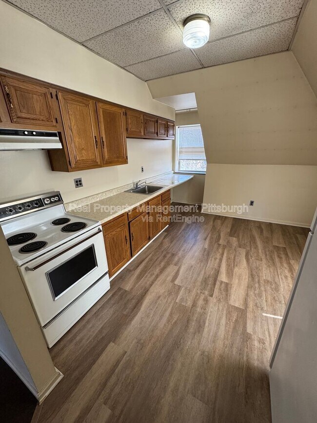 Building Photo - 437 S Aiken Ave