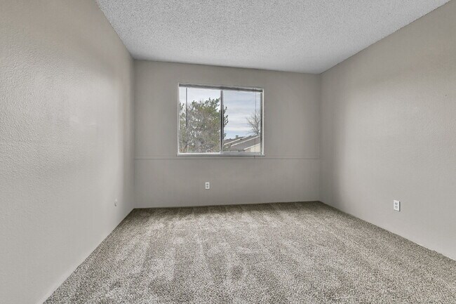 Building Photo - $1,445.95 - 2 Bed, 2 Bath Condo in Denver with In-Unit Laundry!