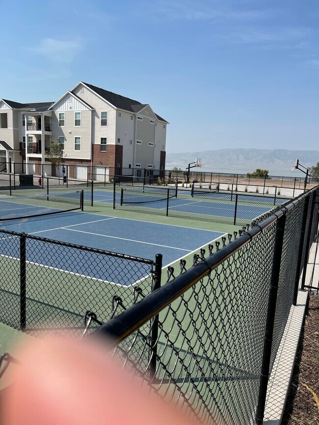 Building Photo - H-204