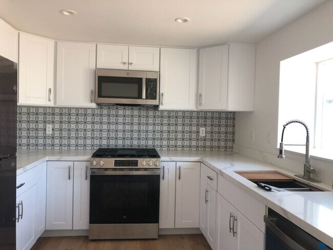 Building Photo - South Bakersfield Home