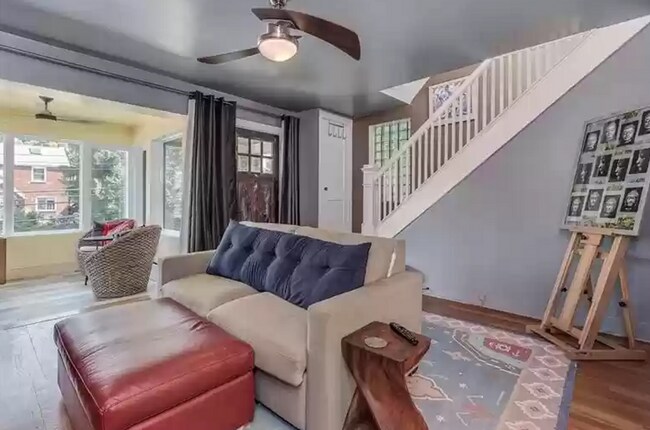 Building Photo - Must See 3 BD/ 2 BA located in Squirrel Hill Available 8/1/2026
