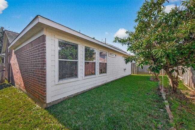 Building Photo - 19434 Brook Village Rd