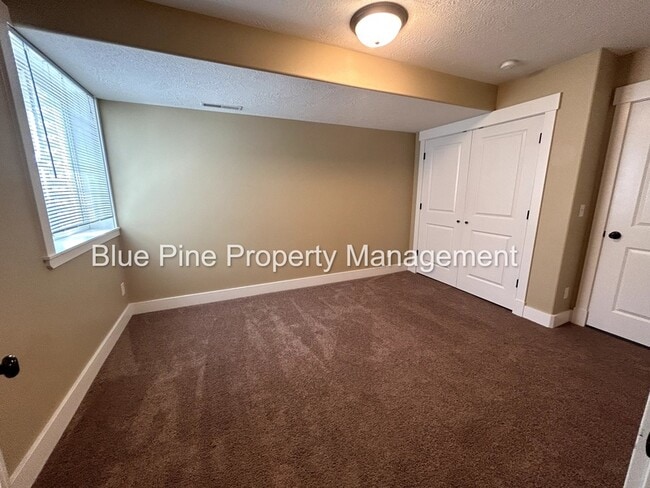 Building Photo - 690 Carriagegate Ln