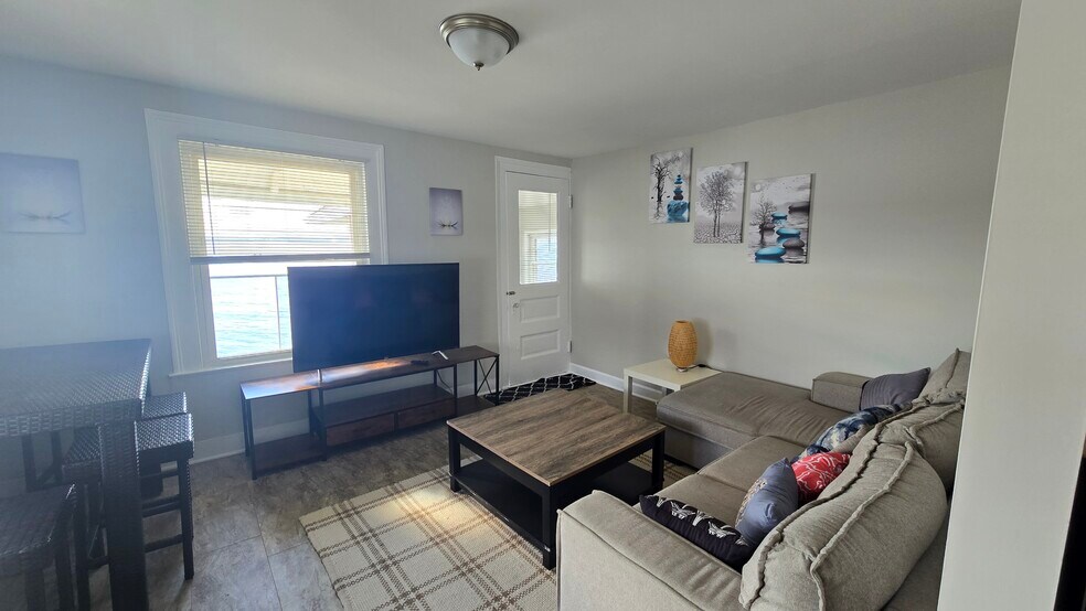 Building Photo - 92 Townsend Ave