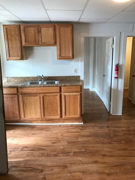 Building Photo - 6 W Shore St