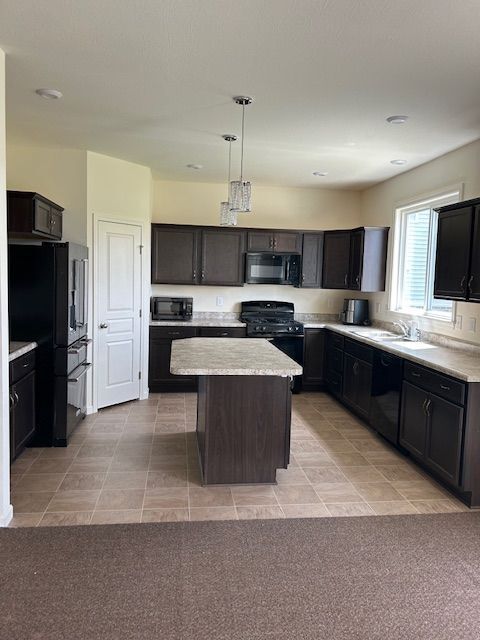 Building Photo - Massive, Newer 4 Bedroom Home in Pool Comm...