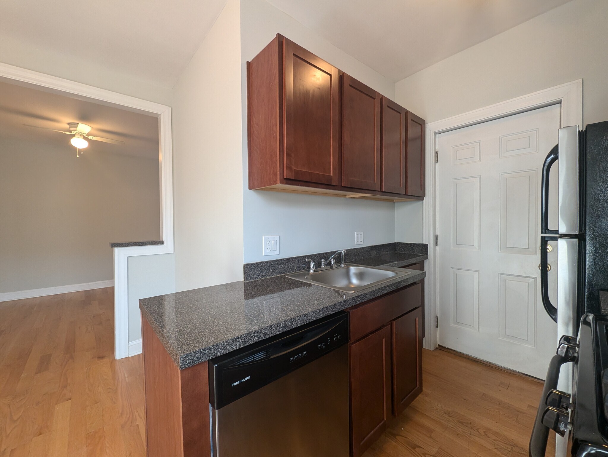 Building Photo - 3732 N Pine Grove Ave