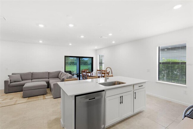 Building Photo - 6587 Silverstar Dr