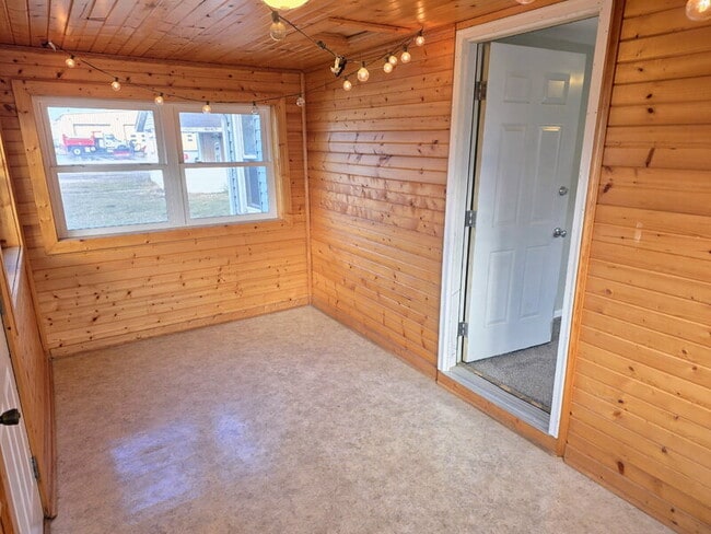 Building Photo - 114 N 5th St