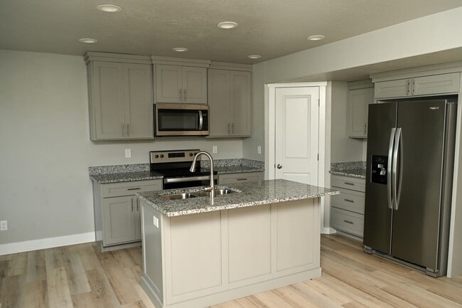 Building Photo - 2221 S 1180 W