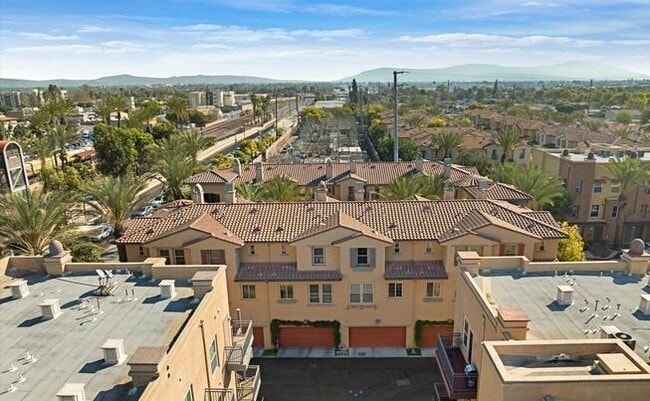 Building Photo - 306 District Ct