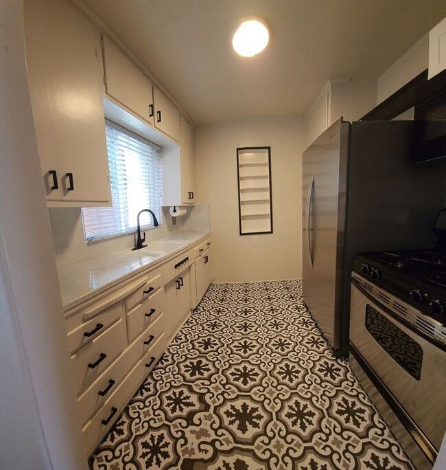 Building Photo - Charming 1 Bedroom in Kensington