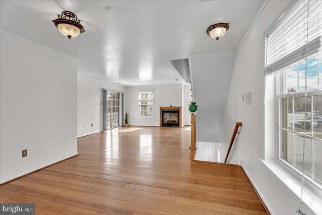 Building Photo - 5606 Riverfront Dr