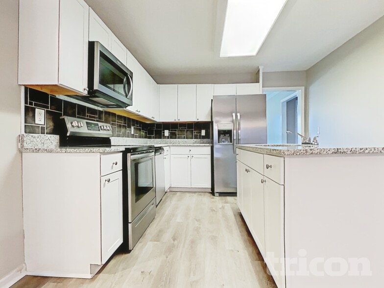 Building Photo - 1607 Amalie Dr