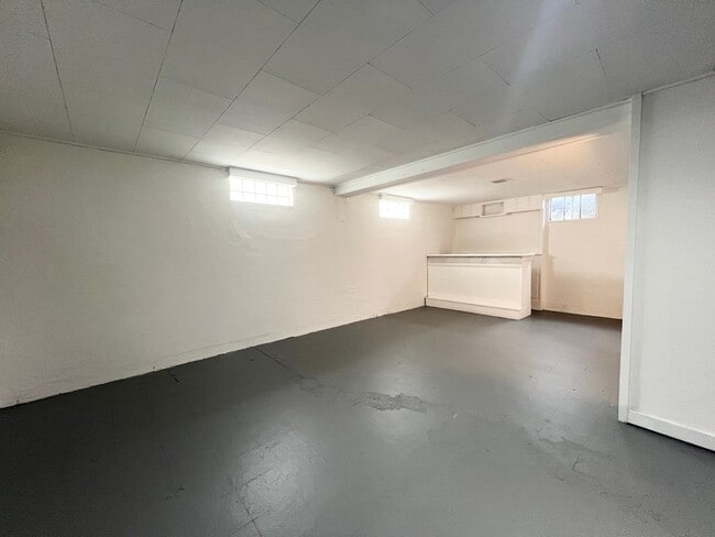 Building Photo - 1465 W Duchesne Dr