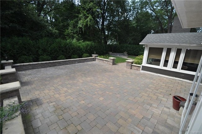 Building Photo - 1019 Chesterfield Ave