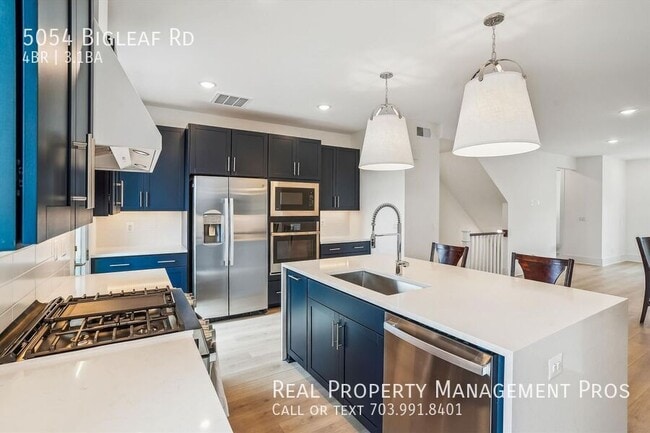 Building Photo - 5054 Bigleaf Rd
