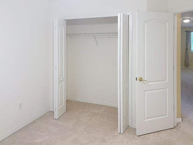 Building Photo - 12509 Lake Vista Dr