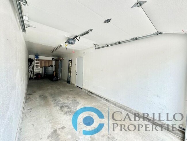 Building Photo - 1070 Felspar St